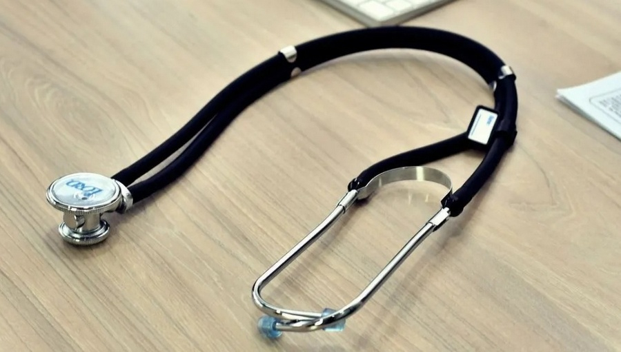 Falsa médica é presa em cidade de Mato Grosso por atender pacientes e prescrever receitas médicas sem autorização
